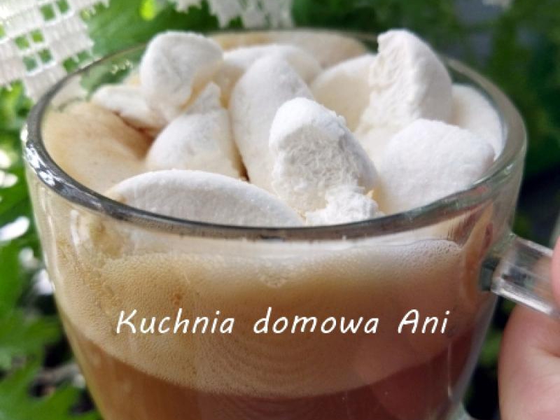 Kawa z piankami marshmallow