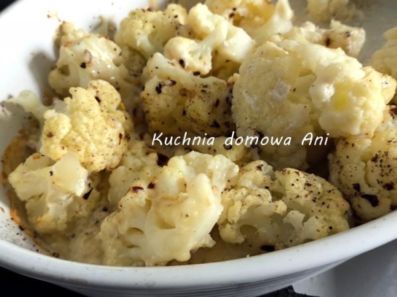 Kalafior pieczony z chilli i serem