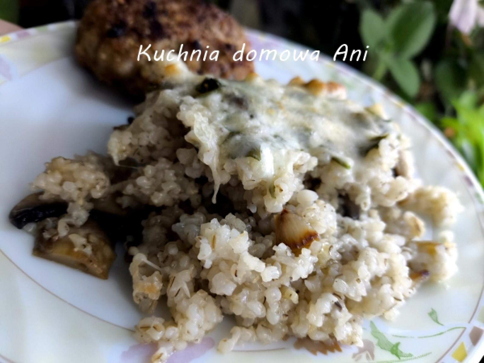 Kasza jęczmienna zapiekana z pieczarkami i mozzarellą