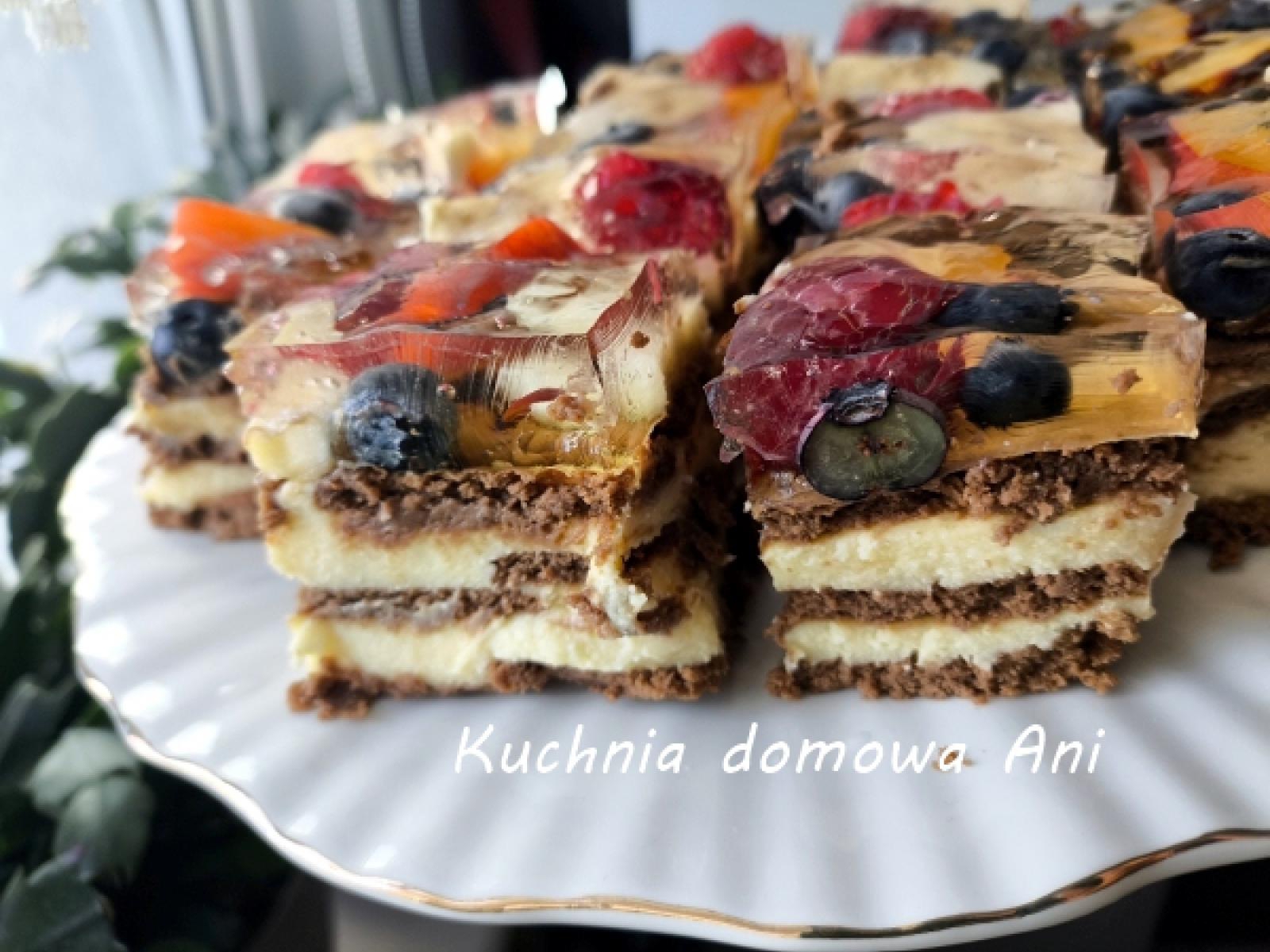 Sernik gotowany z letnimi owocami (bez pieczenia)