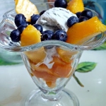 Pucharek lodowy z owocami