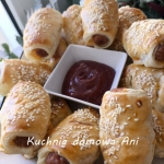 Mini hot dogi na...