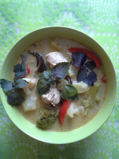 Warzywna zupa tajska z kurczakiem i z zielonym curry