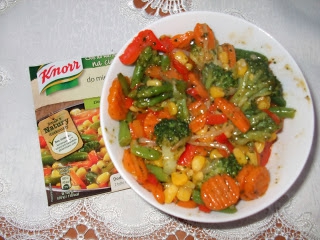 Warzywa z sosem na ciepło