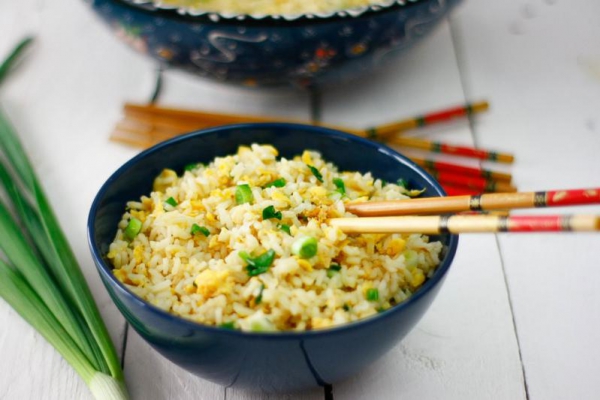 Smażony ryż z jajkiem po chińsku