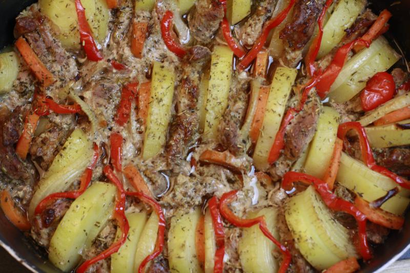 Karkówka pieczona z warzywami