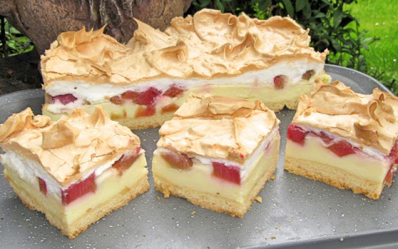 Najlepsze  ciasto z rabarbarem, budyniem i bezą-łatwe i pyszne+FILM