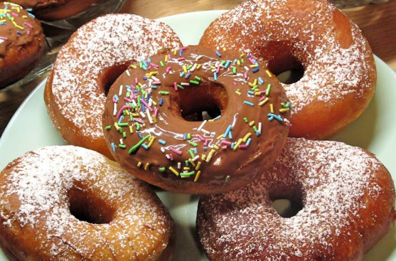 Najlepszy przepis na  donuty na Tłusty czwartek, pączki z dziurką, oponki drożdżowe -puszyste, delikatne +FILM