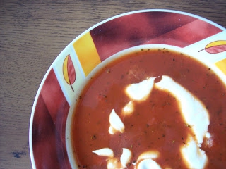 Zupa pomidorowa z mascarpone i bazylią