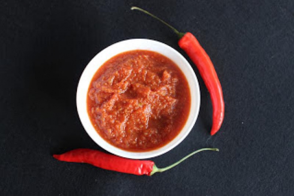 Ostry sos chili pomidorowy na ciepło