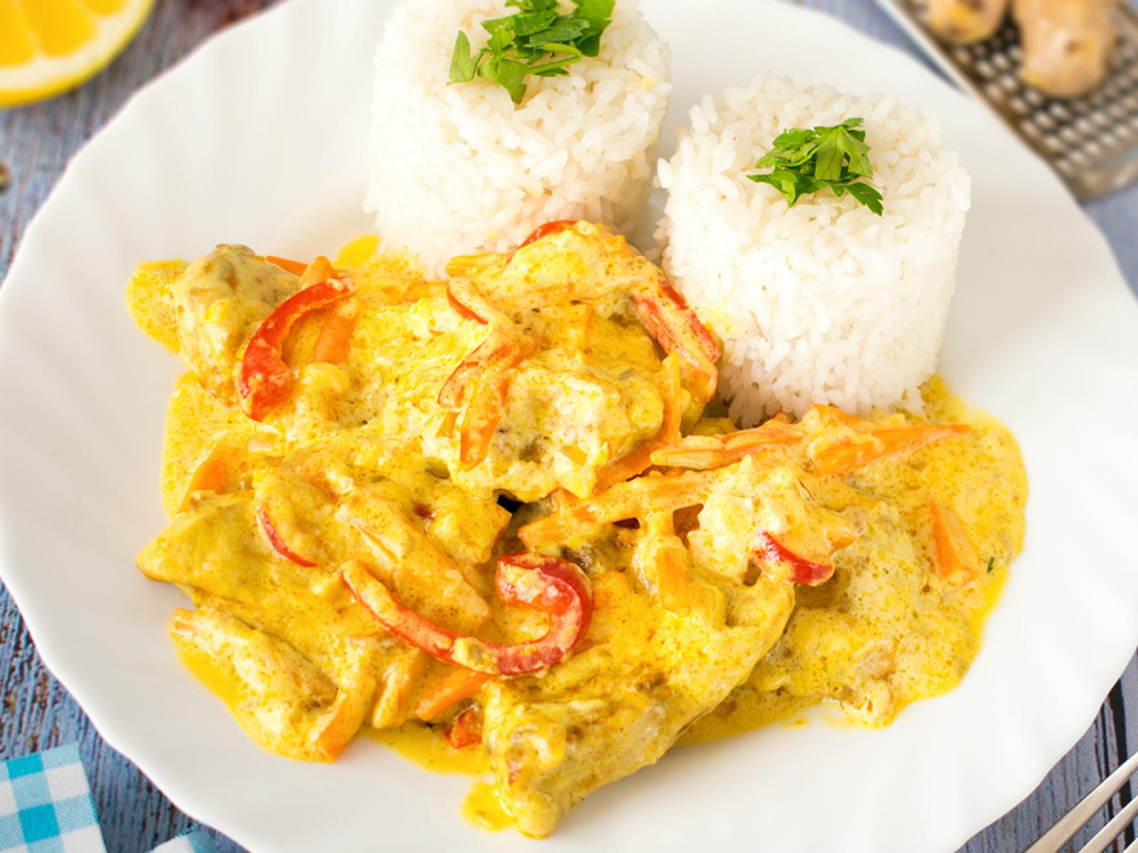 Kurczak w sosie curry z warzywami