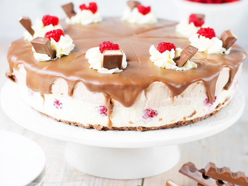 Sernik Kinder Chocolate z malinami