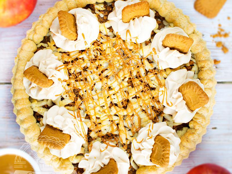 Tarta jabłkowa z ciasteczkami Lotus