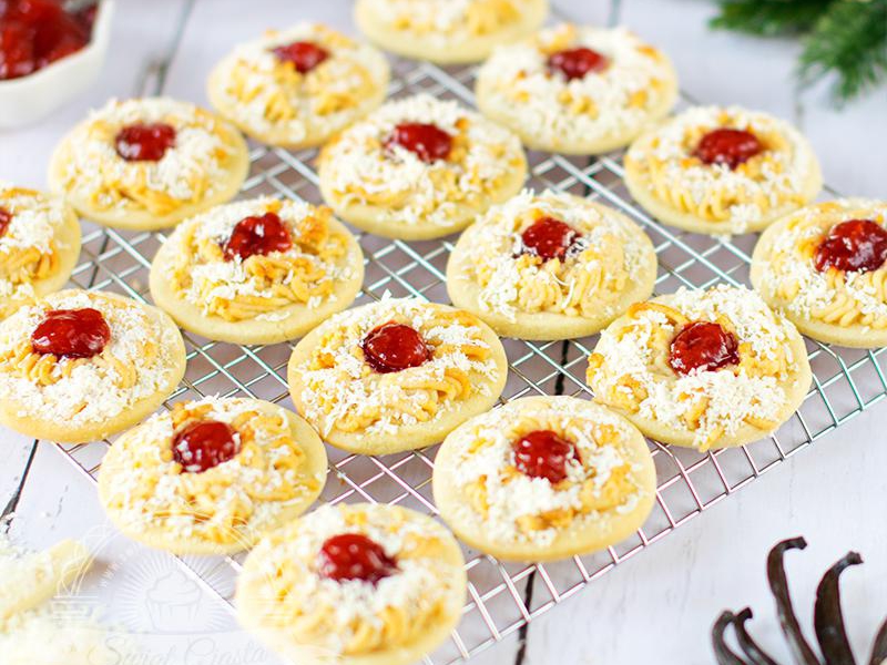 Ciasteczka waniliowe z marcepanem i białą czekoladą