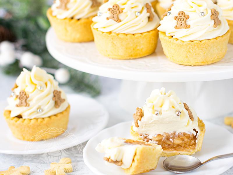 Babeczki z jabłkami i kremem z białej czekolady