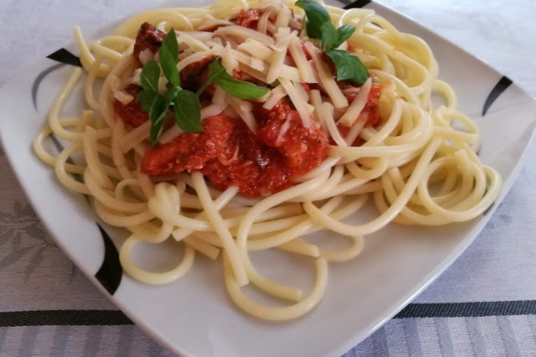 Spaghetti z kurczakiem i pieczarkami