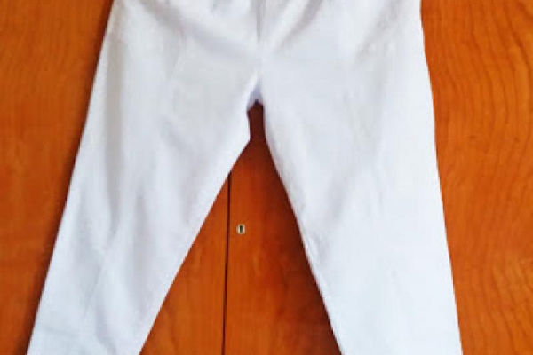 Białe spodnie - idealne na lato