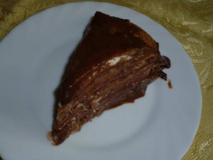 Czekoladowy tort naleśnikowy