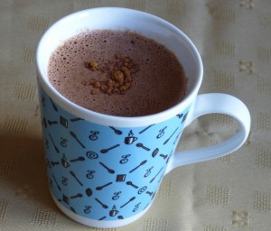 Energetyczna gorąca czekolada z dodatkiem cynamonu