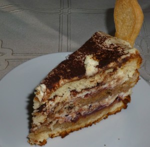 Wiśniowy tort tiramisu