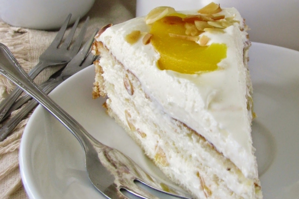 Tort waniliowo- brzoskwiniowy