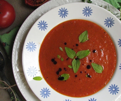 Jaglana zupa krem z pieczonych pomidorów i papryki