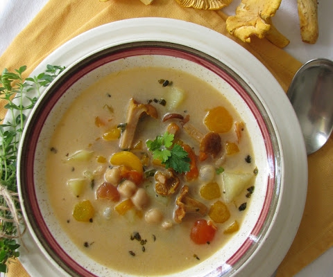 Zupa z kurkami i cieciorką ( z kuchni Pięciu Przemian)