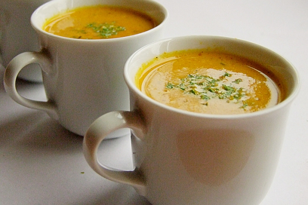 ostra zupa z marchwi i kokosa