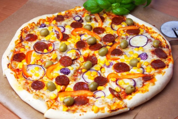 Hiszpańska pizza z chorizo