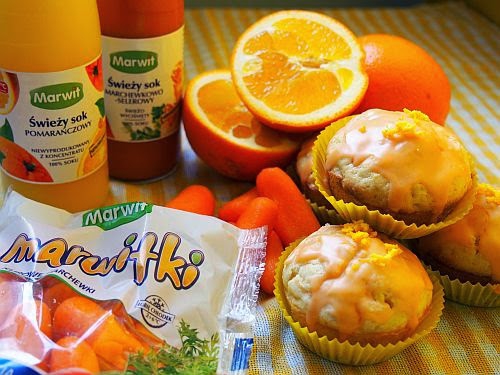 Muffiny marchewkowo-pomarańczowe z naturalnie kolorowym lukrem