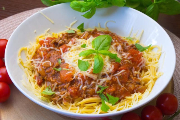 Spaghetti z mieloną wołowiną i czerwonym winem
