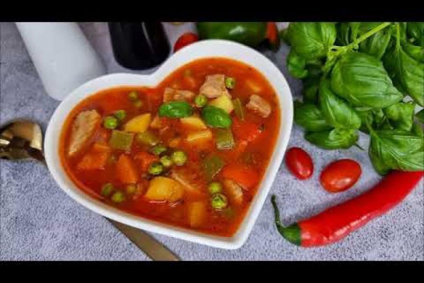 Pyszna zupa gulaszowa - obiad dla całej rodziny