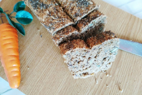 55. Chleb z ziarnami dyni i słonecznikiem (na świeżych drożdżach)
