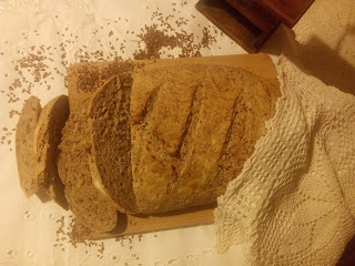 Chleb z paloną mąką pszenną razową i siemieniem lnianym