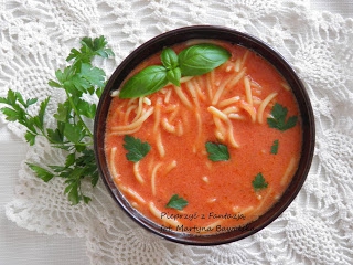 Zupa pomidorowa z rosołu drobiowego