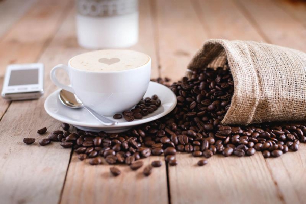 Jak prawidłowo podawać kawę? Praktyczne porady