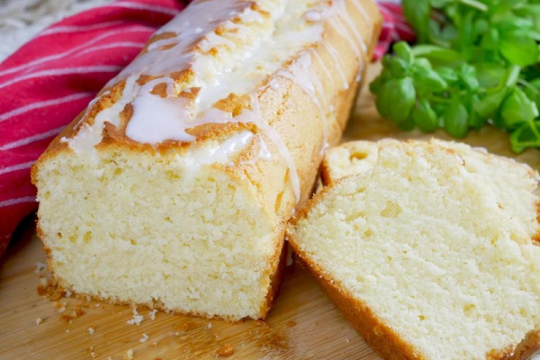 Szybkie ciasto cytrynowe – mięciutkie, wilgotne i puszyste