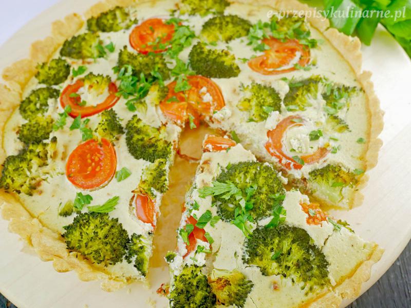 Tarta z brokułem i pomidorami – pyszne i łatwe danie!