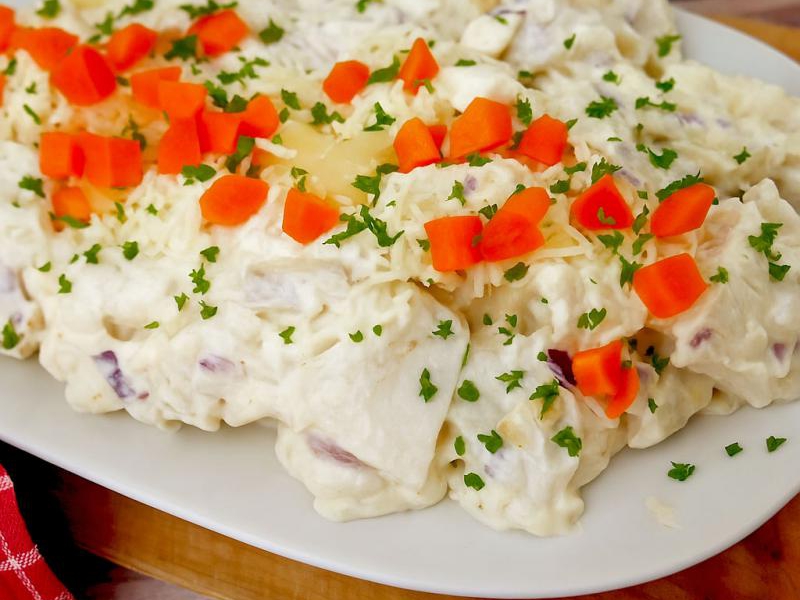 Śledzie z serem żółtym w musztardowym sosie – posmakują każdemu