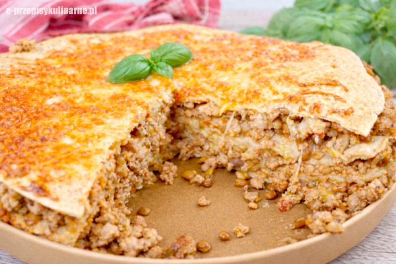 Torcik z tortilli z mięsem mielonym – szybki i smaczny obiad z piekarnika