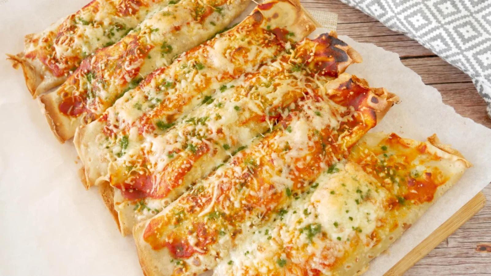 Naleśniki z piekarnika, które wszystkim smakują – ten farsz robi całą robotę