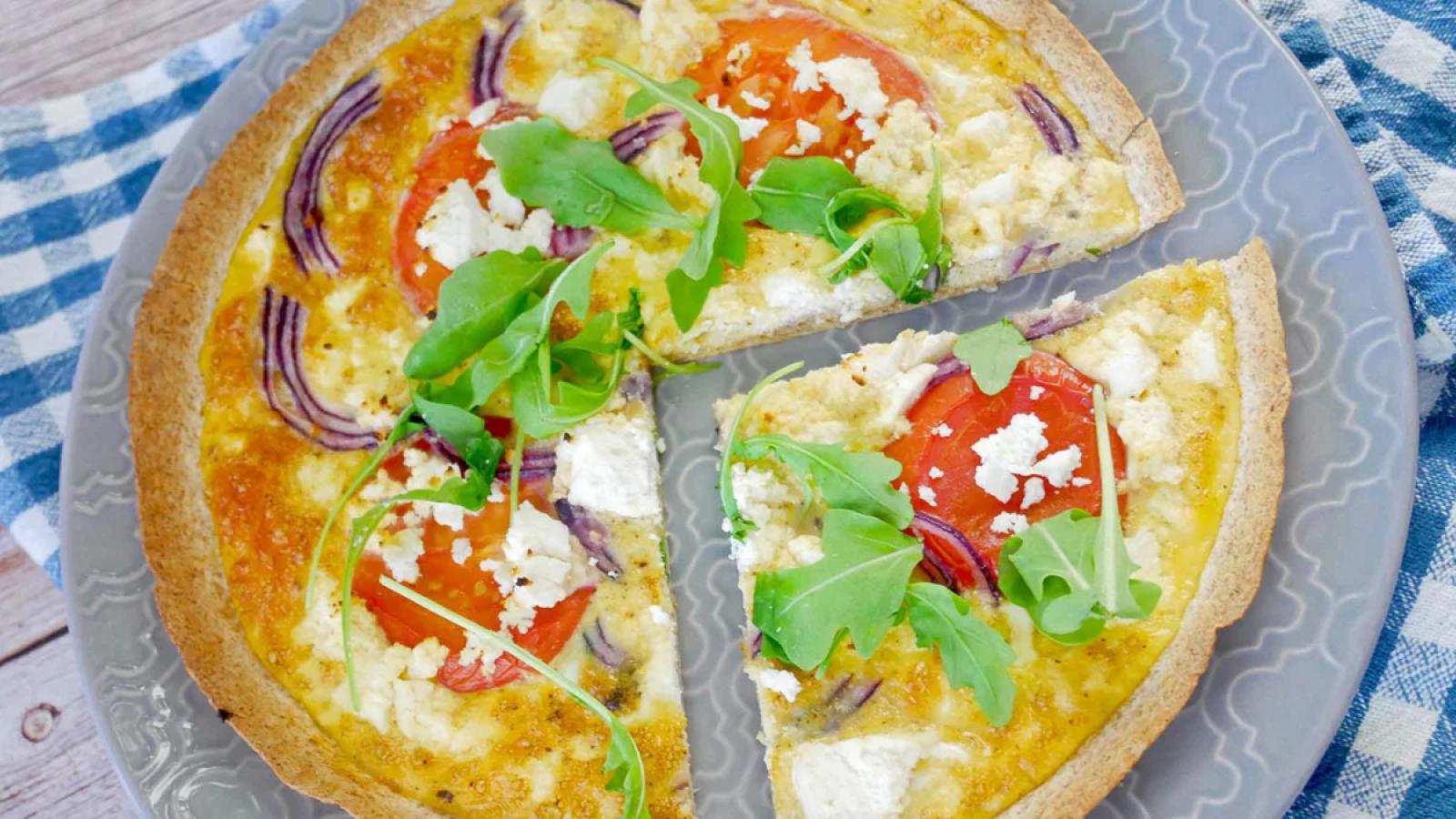 Tarta z tortilli z jajkiem i ricottą – śniadanie w 15 minut