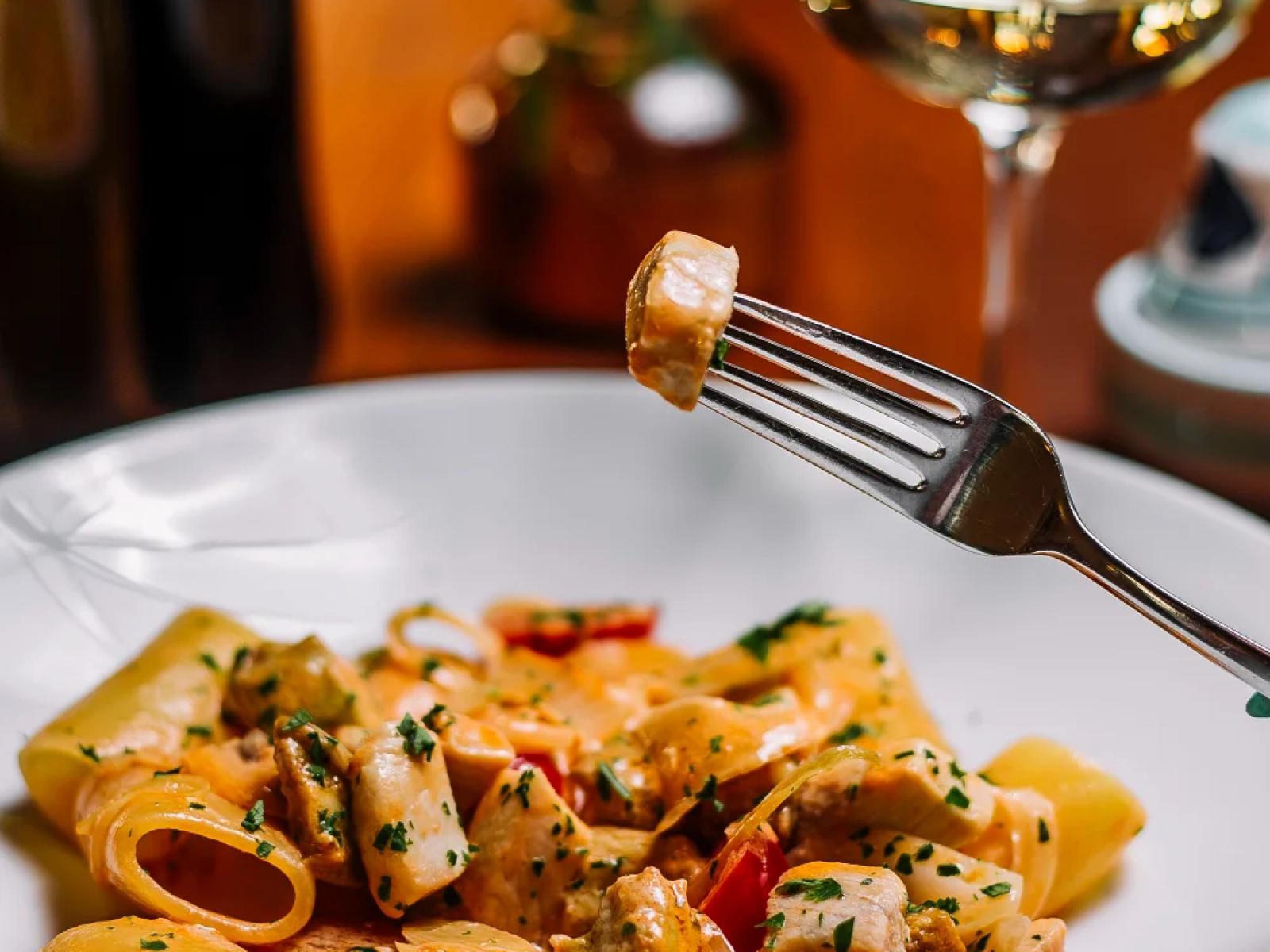 Jakie wino pasuje do dań kuchni włoskiej? Od makaronu po risotto