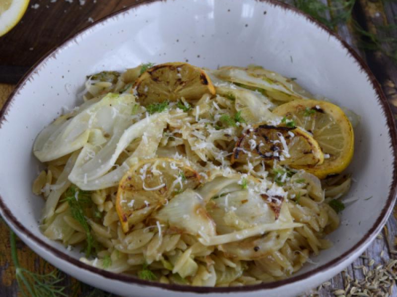 Cytrynowe orzotto z fenułem