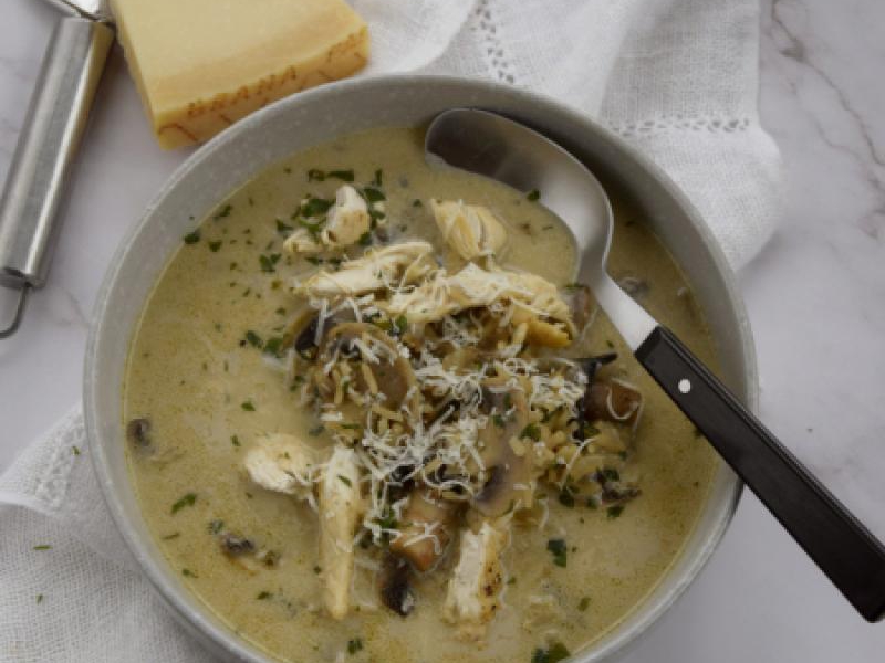 Lekka zupa pieczarkowa