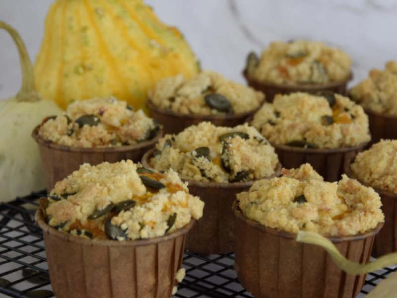 Dyniowe muffinki z serowym nadzieniem i kruszonką