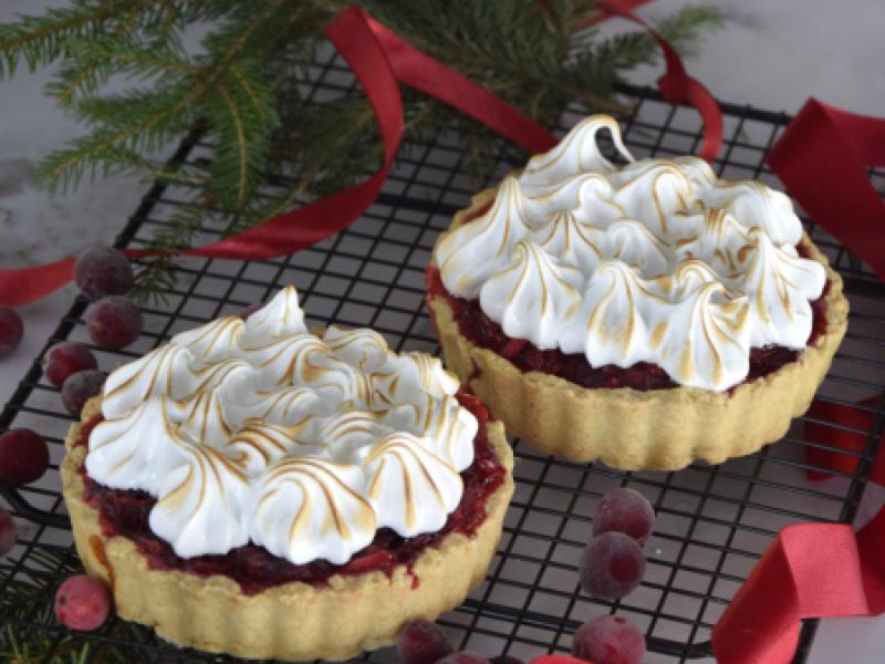 Tartaletki żurawinowo-jabłkowe z bezą włoską