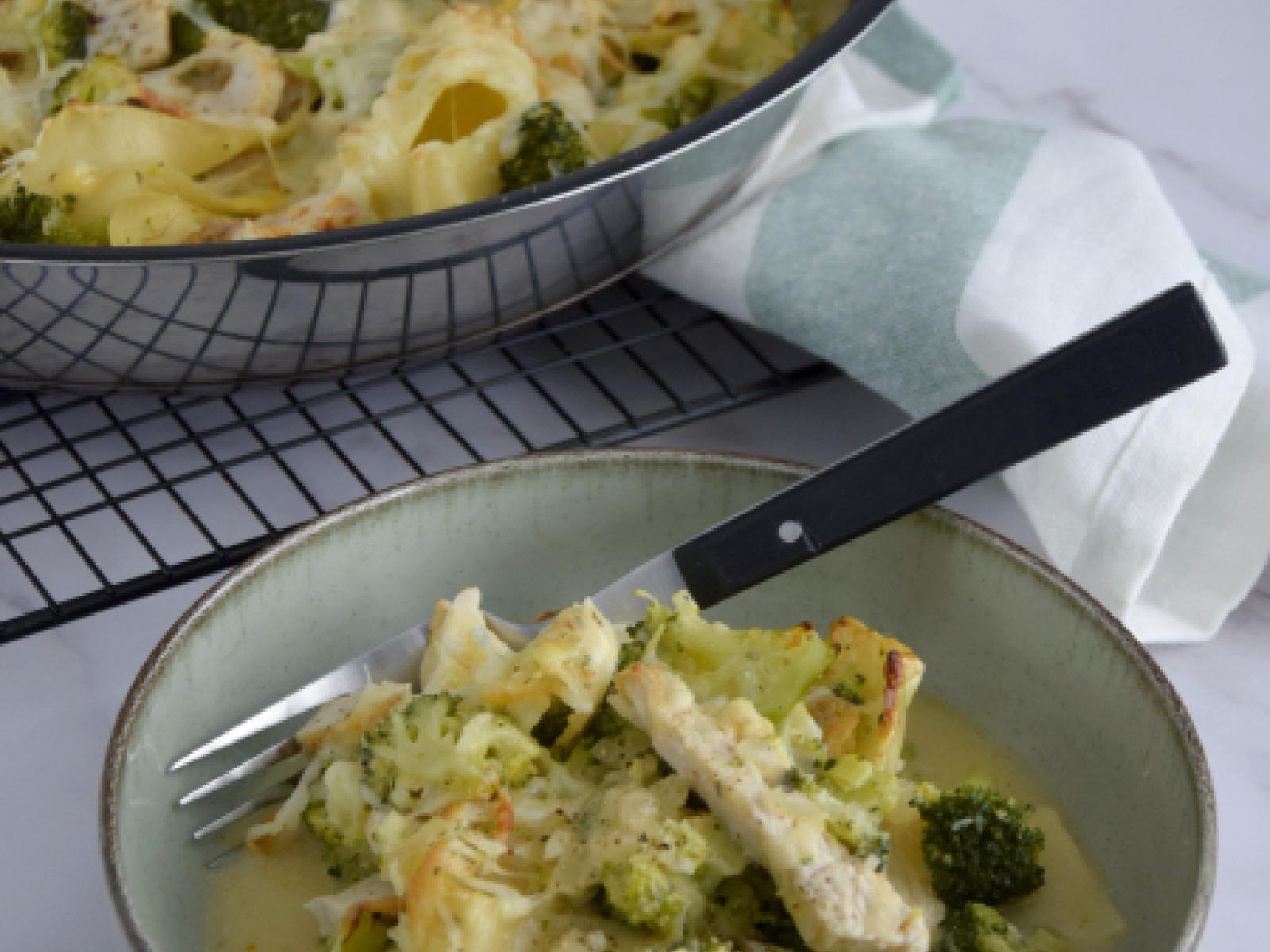 Jednopatelniowa lazania z kurczakiem i brokułem