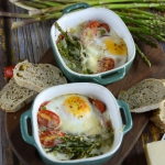 Zapiekane jajka ze...