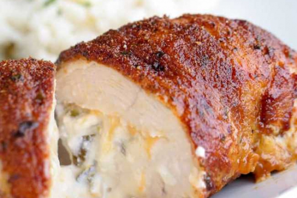 Kurczak z boczkiem – wyśmienite danie w 15 minut! [PRZEPIS]